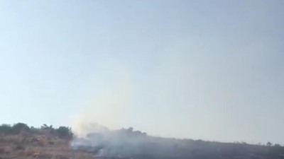 Tekneden atılan işaret fişeği adayı yaktı