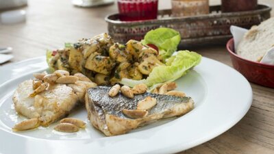 Nefis tarif bademli çipura ve patates salatası