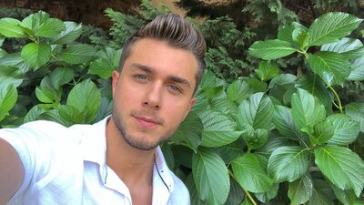 Onur Seyit Yaren kimdir?