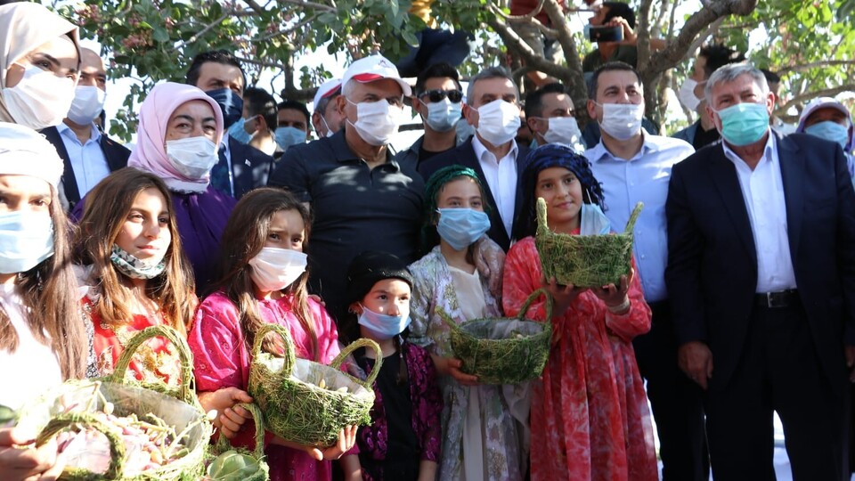 Koronayı yenen Binali Yıldırım ve eşi Şanlıurfa'da