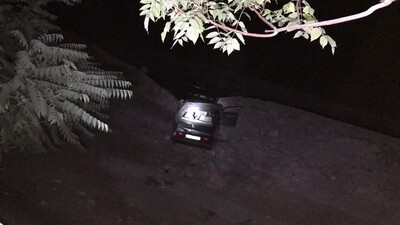 Otomobil 6 metre yükseklikten uçtu: 5 yaralı!