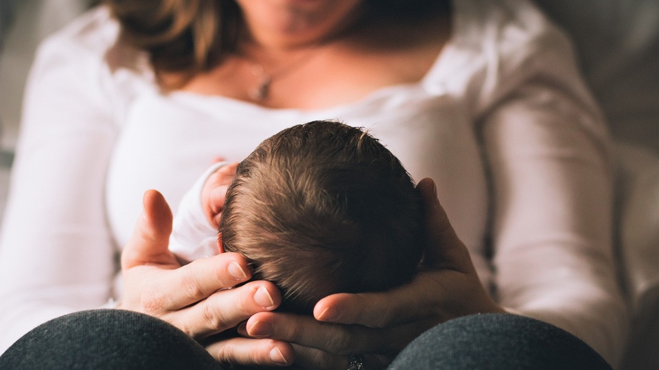 "Doğum sonrası depresyonu ilk 1 yıl içinde olabiliyormuş"
