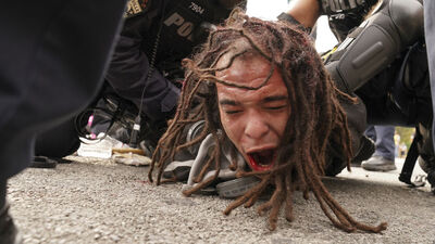 ABD'de Taylor gösterileri! 2 polis vuruldu