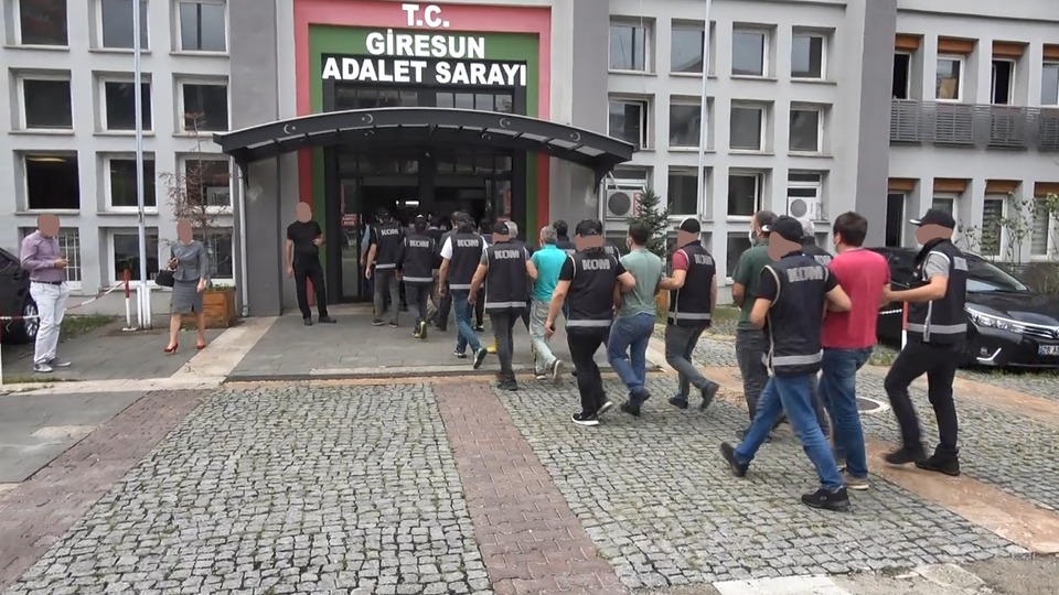 Sel bölgesinde yıkım ekibine saldıranlar tutuklandı