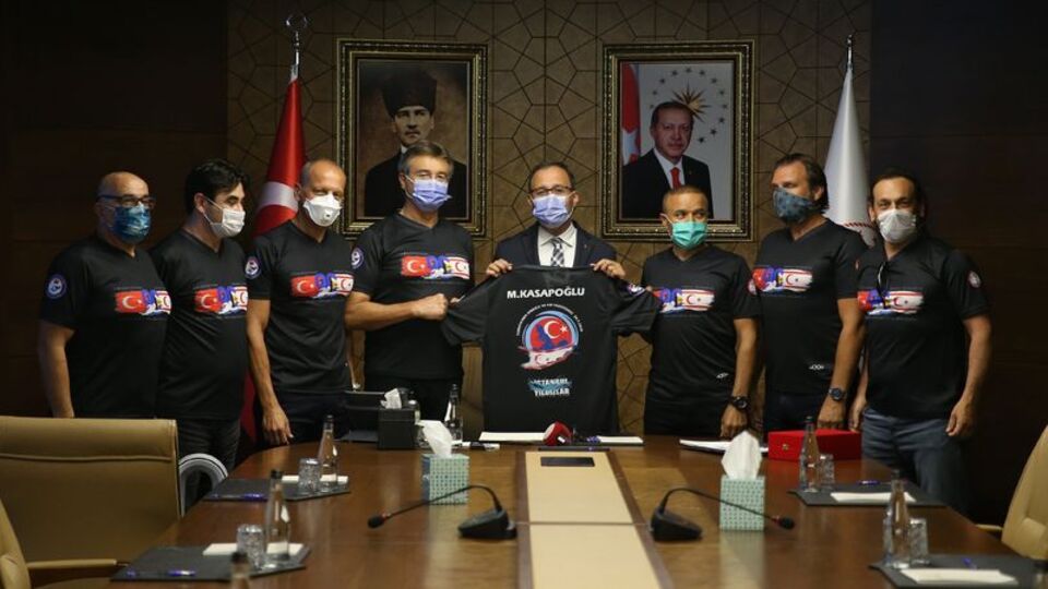 Kasapoğlu, yüzücülerle bir araya geldi