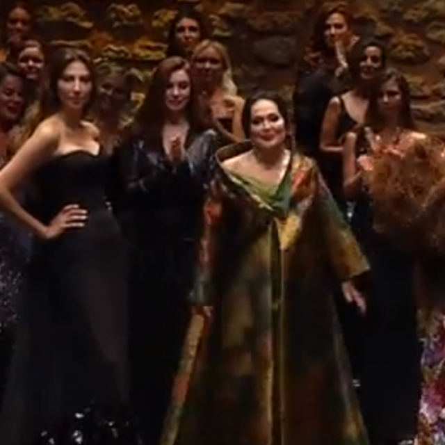 Gözyaşlarını tutamadı