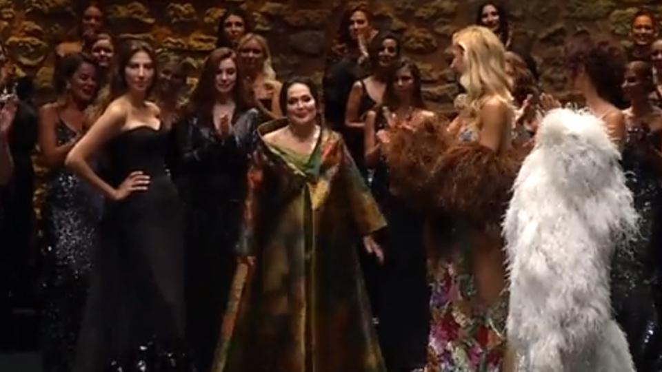 Gözyaşlarını tutamadı