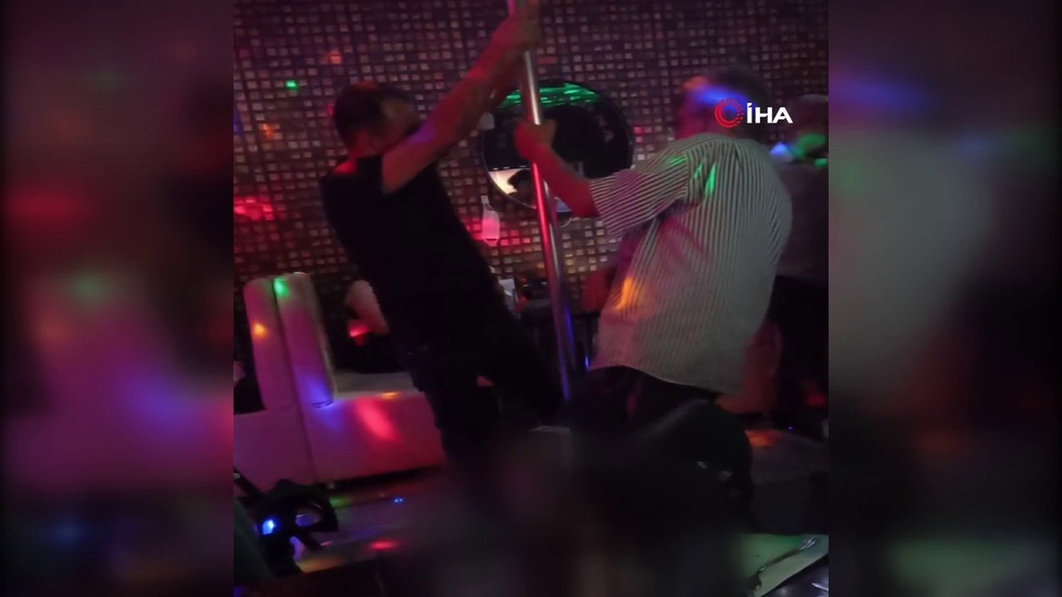 Koronayı hiçe sayıp direk dansı yaptılar!