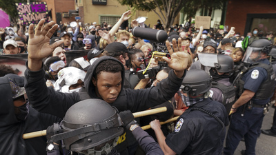 ABD'de Taylor gösterilerinde 100'ü aşkın kişi gözaltında!
