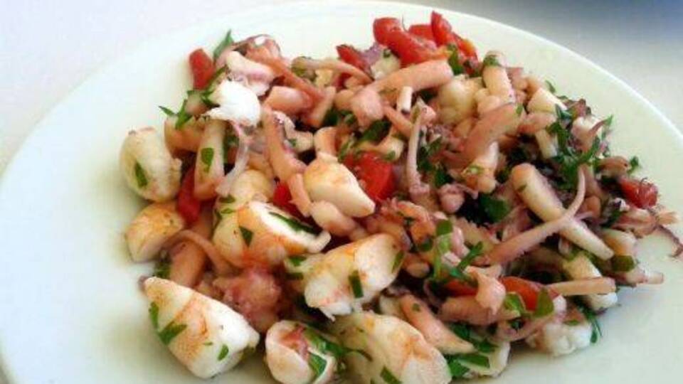 Ahtapot salatası ve tarhana ezme tarifi