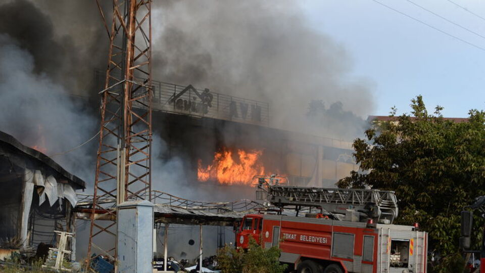 Tokat'ta AVM'de yangın