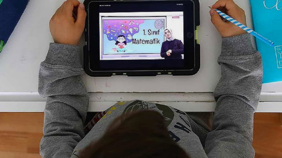 Belediyelerden öğrencilere tablet atağı