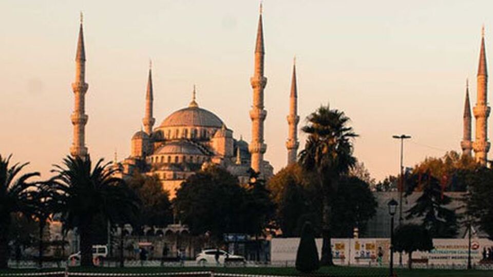 İstanbul cuma saati kaçta?