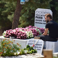 Doğum gününde mezarını ziyaret etti