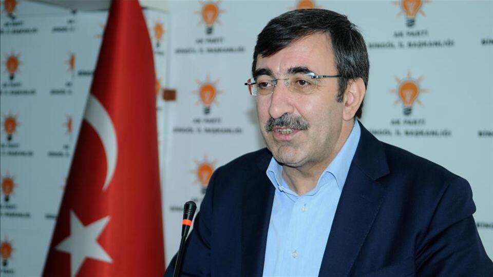 AK Parti'li Cevdet Yılmaz Kovid-19'a yakalandı