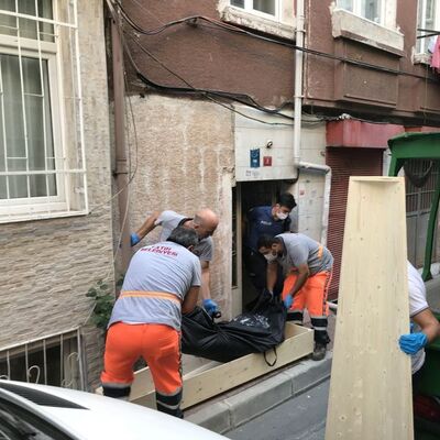 Kanadalı genç kız Fatih'te ölü bulundu