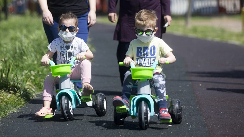 Çocuklar koronavirüsle savaşta neden daha başarılı?