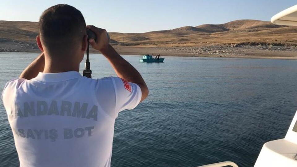 5 kişilik aile Keban'da mahsur kaldı!