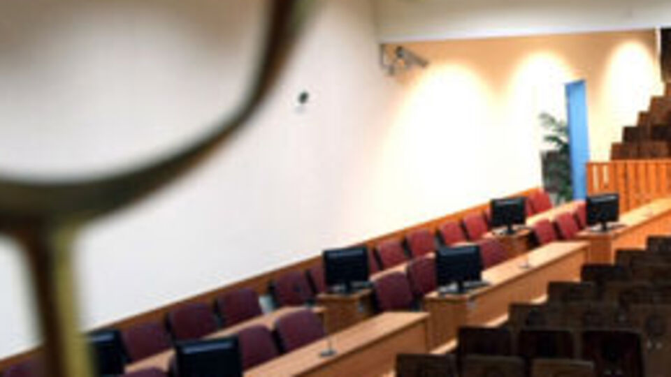 AYM'den belediye başkanlarına vize!