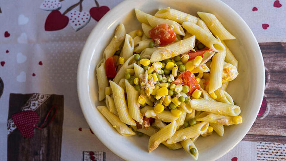 İkramlık tonlu Rus salatası için pratik tarifler