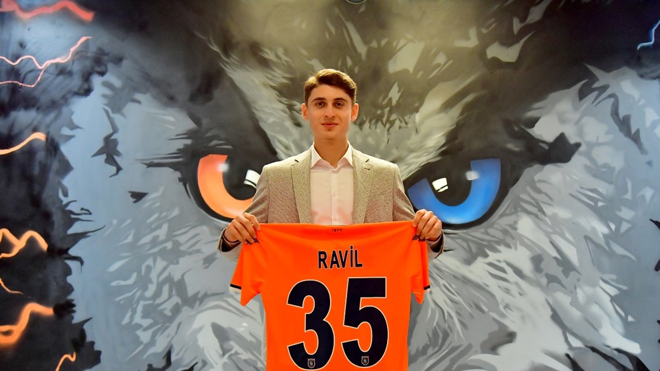 Genç yıldızı Başakşehir kaptı!