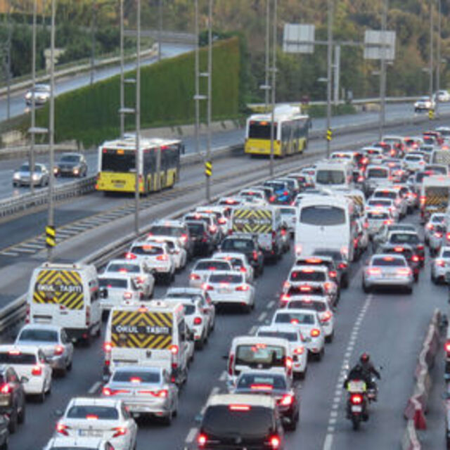 İstanbul'da kademeli mesai başladı