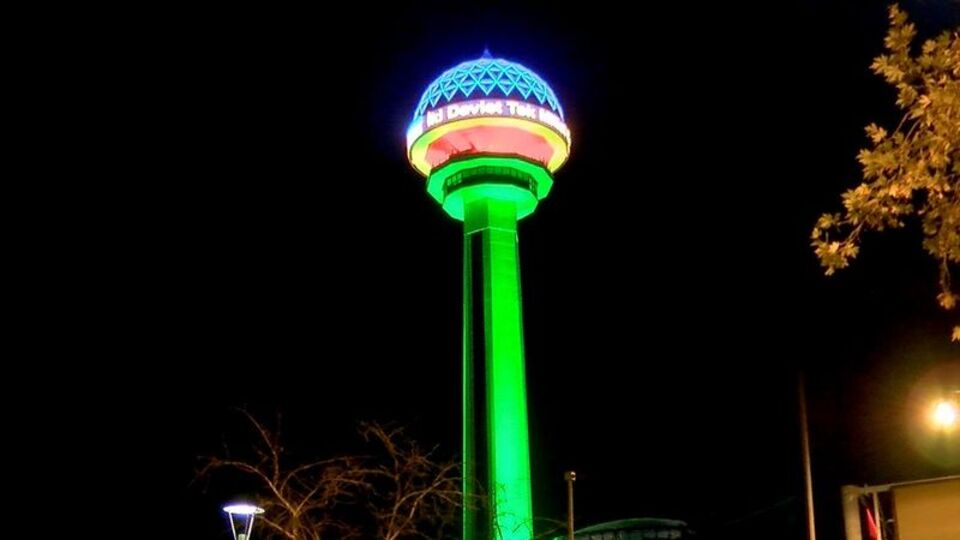 Atakule, Azerbaycan renkleriyle ışıklandırıldı