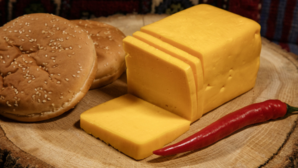 Lezzetli Cheddar peyniri ve faydaları