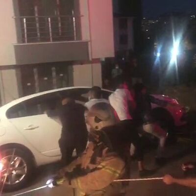 Görenler yardıma koştu! Mahalleli bırakmadı!