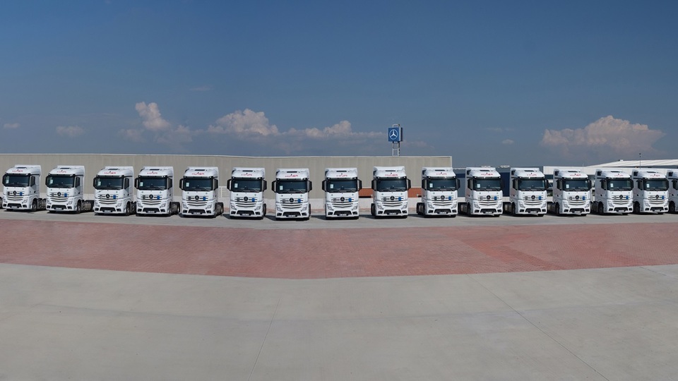 Tek kalemde 300 adet yerli kamyon aldı