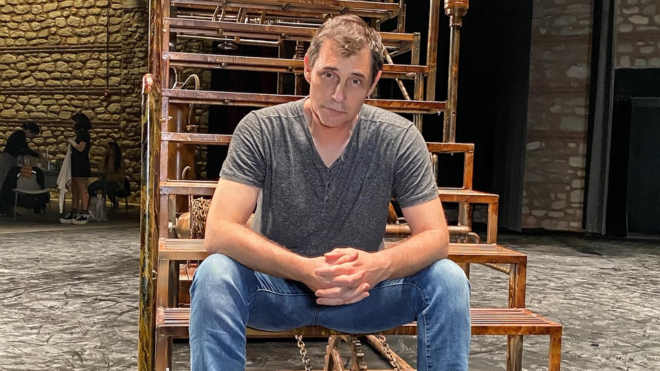 Sahneyle eş zamanlı online tiyatro