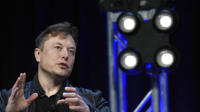 Elon Musk: Bill Gates taş kafalı!