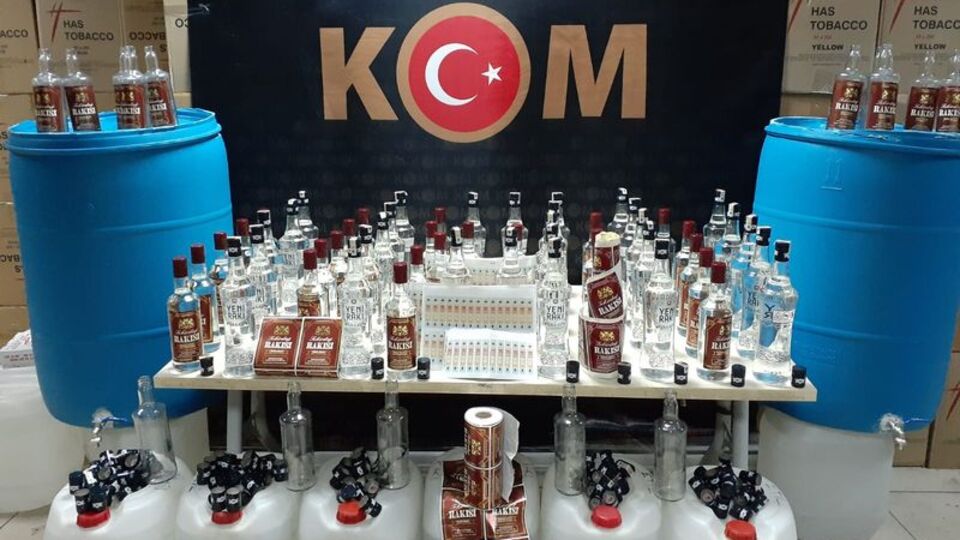 İzmir'de sahte içki operasyonu!