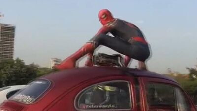 Ataşehir'de 'Örümcek Adam' şaşkınlığı