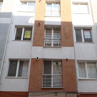 Öğrenciler evde, daireler elde kaldı