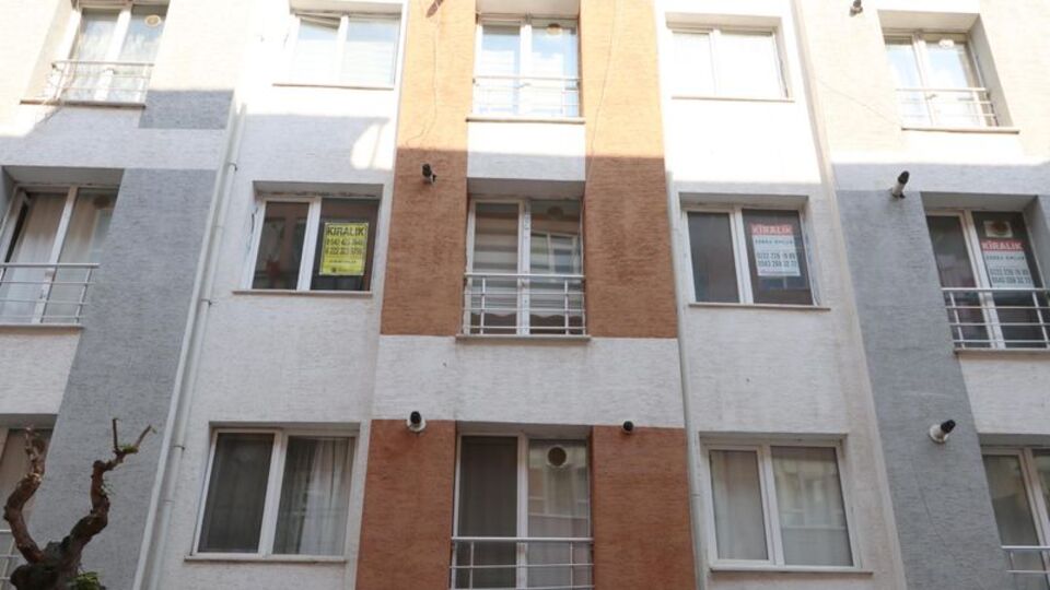 Öğrenciler evde, daireler elde kaldı