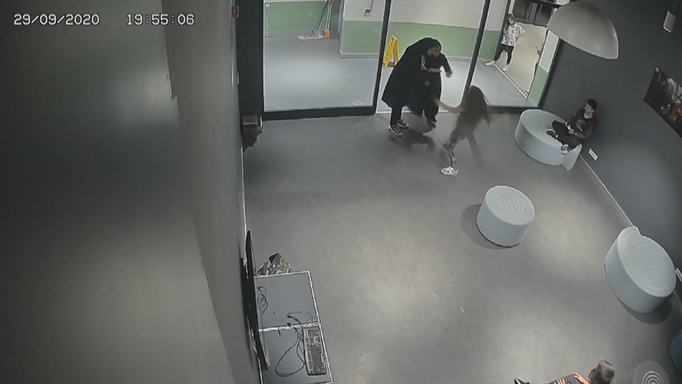 Maske uyarısında bulunan 10 yaşındaki çocuğu dövdüler!