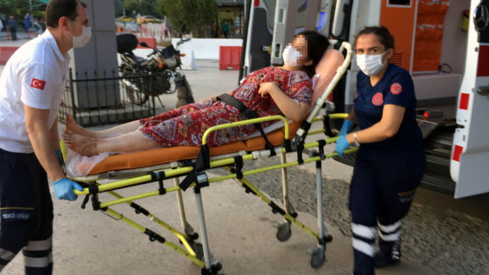 Eşiyle tartışırken, kızını bıçakladı