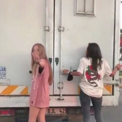 Kamyonete tutundular! "Ağabey çekme annem kızıyor!"