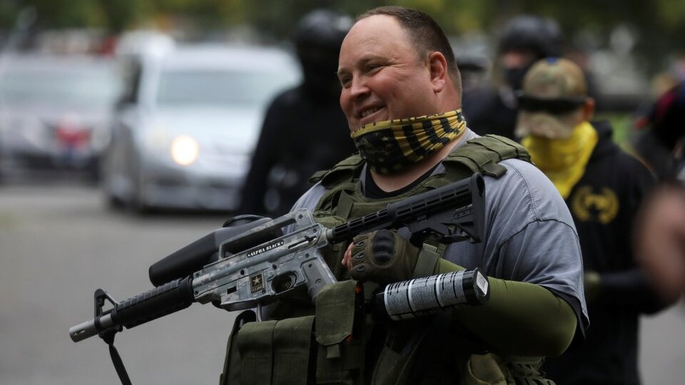 Proud Boys: Trump'ın Biden'la tartışırken kınamayı reddettiği aşırı sağcı grup