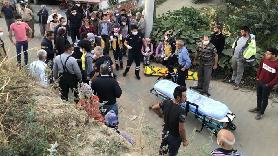 İşçi minibüsü kamyon çarpıştı: 26 yaralı