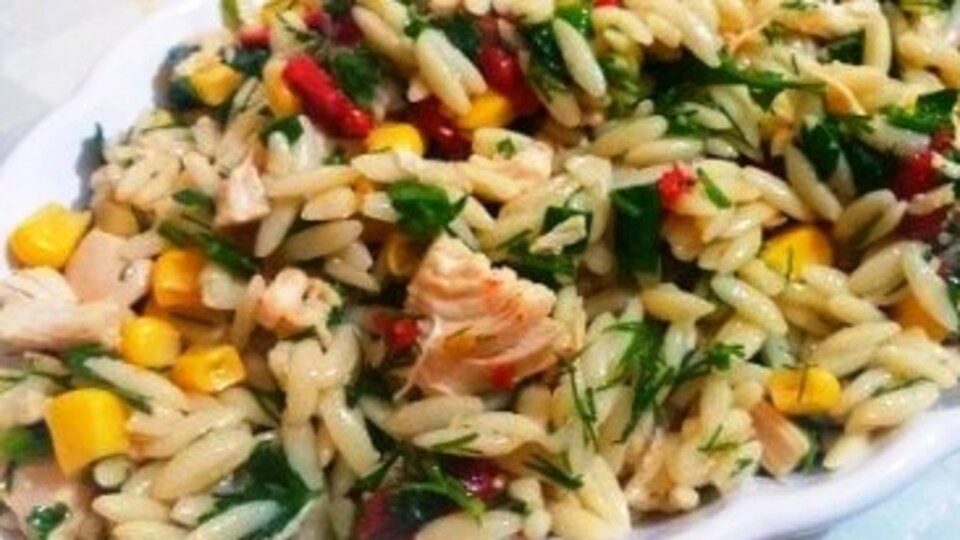 Leziz ve sağlıklı tarif tavuklu şehriye salatası