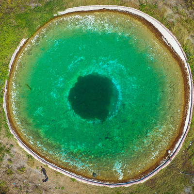 Çam ormanının ortasında 'nazar boncuğu'