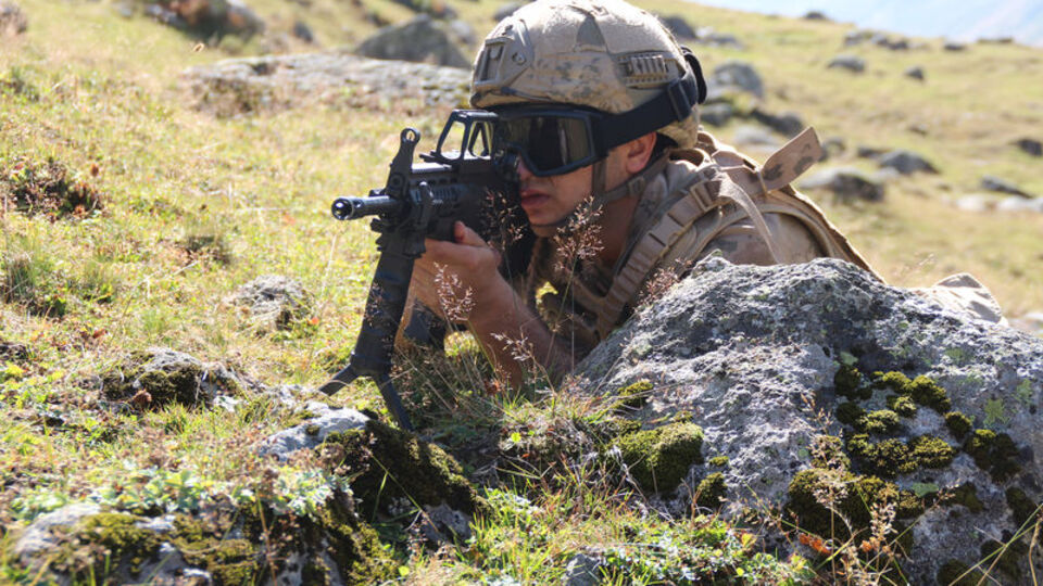 Komandolar Karadeniz'de kuş uçurtmuyor