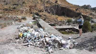 Bornova'da tepki çeken moloz dağları
