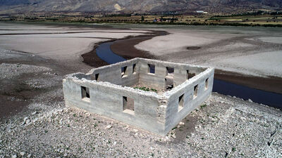 Sular çekilince gün yüzüne çıktı