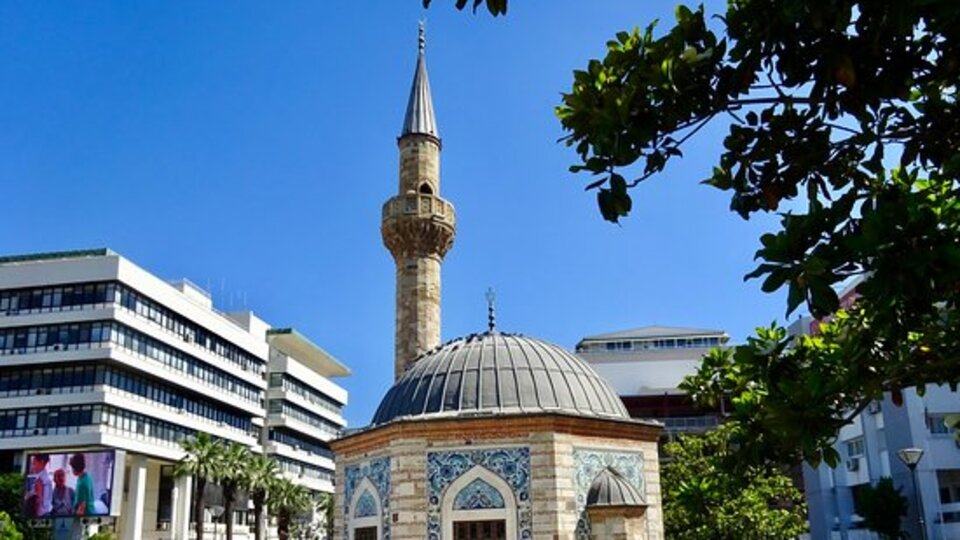 İzmir cuma saati kaçta?