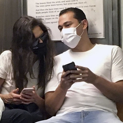 Aşıklar metroda
