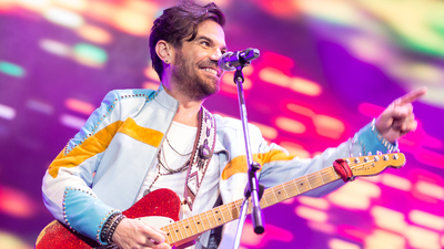 Kenan Doğulu'dan dördüncü klip: 'Dansa Kaldır'