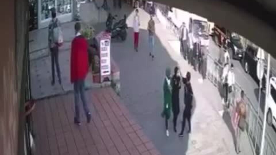 Başörtülü kadınlara saldırıda flaş talep!